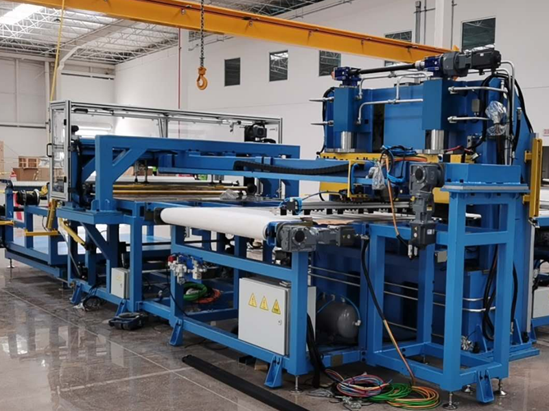Automatic cutting machine